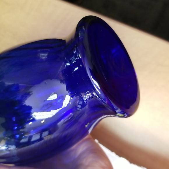 Vintage blue glass Vase - Picture 2 of 7